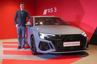 アウディ ジャパンのマティアス・シェーパース社長と。新型「RS 3スポーツバック/RS 3セダン」については、2022年は800台ほどの販売を見込んでいるという。