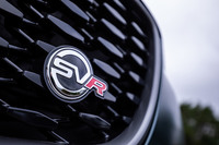 今回試乗した「FペースSVR」は、ジャガー・ランドローバーのビスポーク部門であるスペシャルビークルオペレーションズ(SVO)が手がけたFペースの最強バージョン。車両本体価格は1350万円。