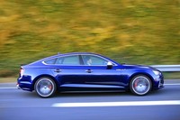 アウディS5スポーツバック(4WD/8AT)の画像