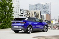 リアビューは正統派SUVスタイル。欧州ではすでにルーフが後ろ下がりになったクーペタイプの「ID.5」も導入されている。