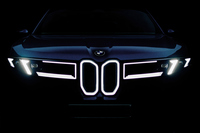 清水「新型『iX3』も、グリルが光るみたいだよ」
ほった「まぁ予想はしていましたが」