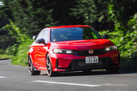 世界の名だたるスポーツモデルとFF車最速を競い合ってきた「シビック タイプR」。現行型も2022年4月に鈴鹿サーキットで、2023年4月にニュルブルクリンク北コースで、FFモデルの最速ラップタイムを更新している。