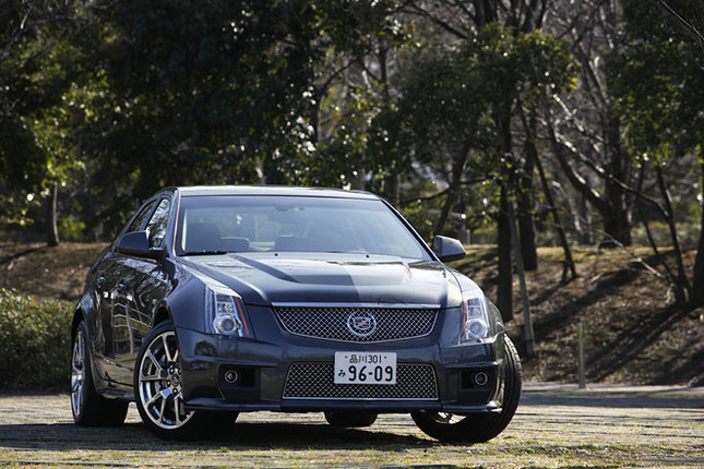 【スペック】全長×全幅×全高=4870×1850×1470mm/ホイールベース=2880mm/車重=1940kg/駆動方式=FR/6.2リッターV8DOHC32バルブ・スーパーチャージャー付き(564ps/6100rpm、76.1kgm/3800rpm)/価格=955.0万円(テスト車=同じ)