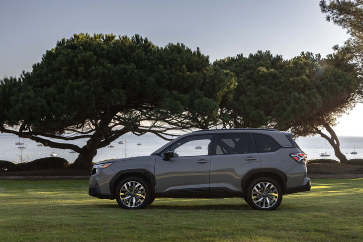 スバル・フォレスター(サイドビュー)