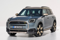 「MINIカントリーマン」に新グレード「E」「SE ALL4」登場　航続距離400km以上のBEVモデル