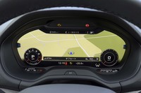 12.3インチ液晶のデジタルメーター「バーチャルコックピット」(オプション)。標準のメーターはオーソドックスな2眼タイプとなる。