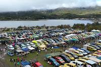 今回で15回目(オンラインを含む)を迎えた「ルノー カングー ジャンボリー」。当日は雨で、会場に大きな水たまりがいくつもできるなどイベント開催にはあいにくの天候であったが、1350台の「カングー」を含む1502台の車両が参加した。