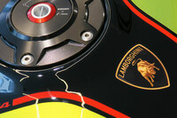 ドゥカティとランボルギーニがコラボモデルの納車式を開催 貴重な一台が日本のオーナーの手にの画像