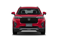 タフさやラギッド感を前面に押し出したエクステリアデザインは、ちょっとした道具感もある。フロントフェイスで大きな面積を占める直立したフロントグリルと、全車に備わる薄型LEDヘッドランプの組み合わせが、ホンダの現行モデルとは異なるテイストを表現している。