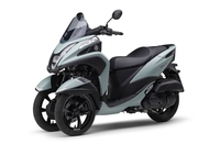 こちらはAT小型限定普通二輪免許で乗れる三輪バイク「ヤマハ・トリシティ125」。安定性の高さを大きなメリットにかかげる三輪バイクは、宅配需要の増加などにも後押しされて増えている。