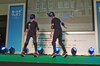 インストラクターによる「セグウェイ・ドリフトW1」のデモンストレーション。操作に慣れれば小回りもできるようになる。