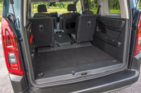 荷室の容量は597~2126リッター。これでも足りないという人は最大で2693リッターにまで拡大できる「ベルランゴ ロング」をどうぞ。