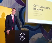 オペルオートモビルCEOおよびグループPSA執行役員のミヒャエル・ローシェラー氏。2020年2月18日に開かれた記者会見で日本市場への再上陸について説明し、「今度の復活後は日本から撤退しない」などとコメントした。