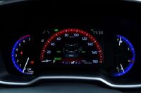 7インチのカラーインフォメーションディスプレイが備わる「オプティトロンメーター」。走行モードの切り替えにより速度計の色が青から赤に変わる。