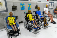 ズラリと並んだダミー人形。大変高価なだけに繰り返し使われており、これを整備・修繕するための専用の部屋も用意されている。