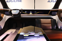 「デジタルキャビン」では、インストゥルメントパネル全体がディスプレイとなっている。