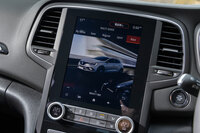 「4コントロール」の制御はドライブモードによって異なり、他のモードでは車速が60km/h未満で前・後輪の操舵が逆位相となるのに対し、「レース」モードでは、その車速が100km/h未満まで引き上げられる。