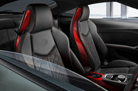 「TT RS」デザインのリアスポイラーを装備 「アウディTTクーペ」の限定車発売の画像