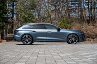 ボディーのスリーサイズは全長×全幅×全高=4835×1860×1470mm(この個体はオプションのサスペンション装着のため1450mm)。全方位にわたって拡大しており、先代の「A6」に近いサイズ感になった。