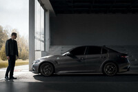 外板色は、「ヴェズヴィオグレー」「ブルカノブラック」「ミザーノブルー」「エトナレッド」「モントリオールグリーン」「アルファレッド」の6色展開。