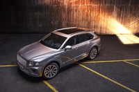 ベントレーがSUV「ベンテイガ」の改良版を発表 デザインを改め利便性も向上の画像