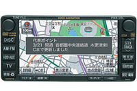 地図情報の更新は、携帯電話接続では簡単ながら操作を伴うが、DCMでは常時行われる。道路の新規開通後約7日で地図の更新ができるという早さがウリ。