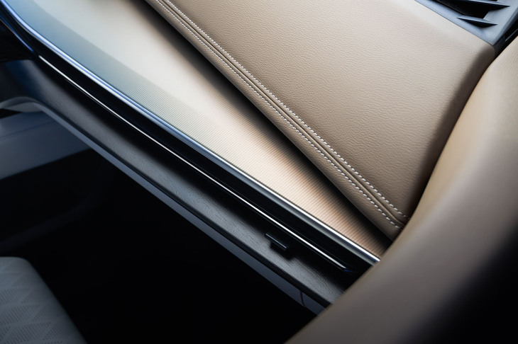 日産ムラーノ(助手席前方のパネルとエアコン吹き出し口)