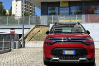 イタリアではレンタカー会社の営業拠点が市街地から離れていることがざらにある。したがって、行き帰りのタクシーやバスの便を調べておいたほうがいい。