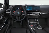 (※写真は左ハンドル車のもの)