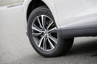 足まわりではショックの低減と高い収束性の両立を追求。乗員の視線を安定させるため、コーナリング時の旋回姿勢の“決まりやすさ”も重視している。