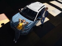 新型「シトロエンC3ハイブリッド」が日本上陸 全高拡大でSUV風にモデルチェンジの画像