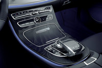 センターコンソールの「Laureus」バッジ。