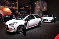 「DS 3」と「DS 3カブリオ」の特別限定車「ソー・パリジェンヌ」。