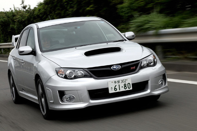【スペック】WRX STI:全長×全幅×全高=4580×1795×1470mm/ホイールベース=2625mm/車重=1480kg/駆動方式=4WD/2リッター水平対向4DOHC16バルブターボ・インタークーラー付き(308ps/6400rpm、43.0kgm/4400rpm)/価格=373万8000円(テスト車=412万6500円/BBS製18インチ鍛造アルミホイール+レカロ製バケットタイプフロントシート=38万8500円)