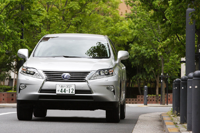 【スペック】全長×全幅×全高=4770×1885×1690mm/ホイールベース=2740mm/車重=2150kg/駆動方式=4WD/3.5リッターV6DOHC24バルブ(249ps/6000rpm、32.3kgm/4800rpm)、フロント交流モーター(167ps、34.2kgm)、リア交流モーター(68ps、14.2kgm)/価格=659万円(テスト車=731万4500円)