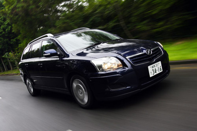 【スペック】ワゴンXi:全長×全幅×全高=4715×1760×1525mm/ホイールベース=2700mm/車重=1410kg/駆動方式=FF/2リッター直4DOHC16バルブ(155ps/6000rpm、19.6kgm/4000rpm)/価格=249万9000円(テスト車=277万9350円/DVDナビゲーションシステム&音声ガイダンス機能付カラーバックガイドモニター=28万350円)