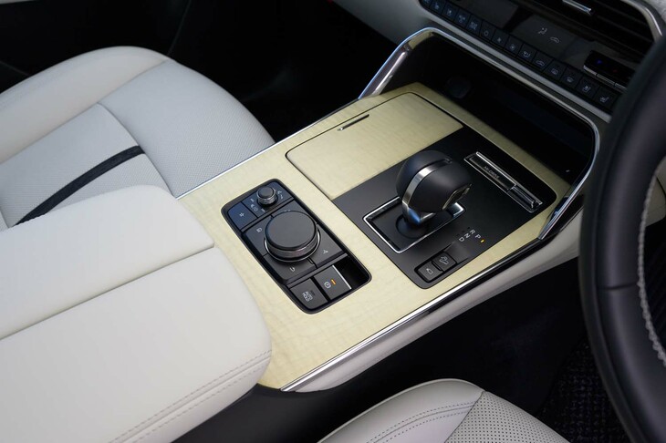 マツダCX-80 XDハイブリッド プレミアムモダン(センターコンソール)