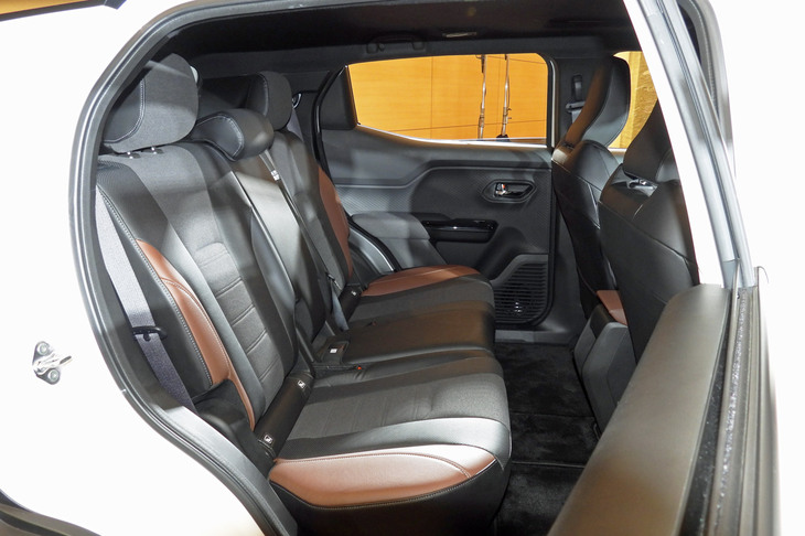 スズキeビターラZ(リアシート)