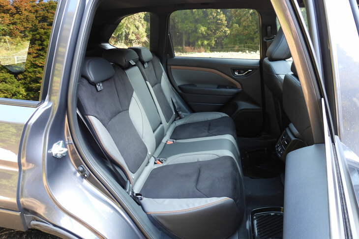 スバル・フォレスター スポーツEX(リアシート)