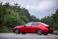 「スカイラインGT Type SP(ハイブリッド)」のサイドビュー。インフィニティ各車に共通するリアドア後端のクロームデザインは、そのまま生かされている。ボディーサイズは全長×全幅×全高=4810×1820×1440mm、ホイールベース=2850mm。