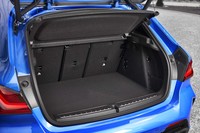 荷室容量は380リッター。後席シートバックを倒せば1200リッターまで容量拡大が可能。