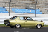 こちらは数年前にドラッグレースで見かけた、やはりB210「サニー」の2ドアセダン。太いタイヤを履かせるためにトレッドを狭くする改造手法(ナロートレッド)もあるドラッグの世界に、いわば天然ナロートレッドのB210はバッチリとハマっていて、カッコよく見える。