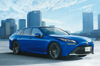 パワートレイン別の燃料代・電気代比較に際しては、商品ラインナップの少ないFCEV、なかでも現実的な選択肢となる「トヨタ・ミライ」の、エントリーグレード「G」を基準とした。