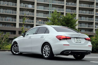 「Aクラス セダン」の発表は2018年7月。日本へは、ハッチバックに9カ月遅れて2019年7月に導入された。