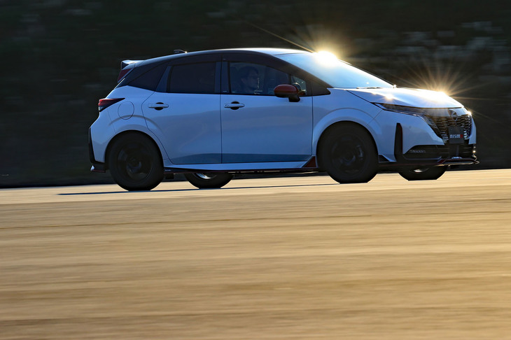 試乗車に装着されていた用品のほか、ニスモは「ノート オーラ」向けの「スポーツリセッティング」も開発中。「より乗りやすく、ブレーキで車体をコントロールできるようなセッティングを目指している」とのことだった。