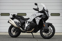 試乗に供されたのは、電子制御トランスミッションを搭載したKTMのコンセプトモデル。「ACC STOP&GO」は、こうしたAT車だとより恩恵が大きいと感じられた。