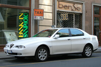 「アルファ・ロメオ166」。トリノで筆者が遭遇した珍しいタクシー仕様である。2006年。