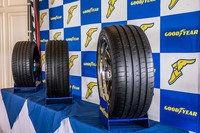 試走イベント会場に展示されていたグッドイヤーの「イーグルF1」シリーズ。手前が「イーグルF1アシメトリック3 SUV」で、中央が「イーグルF1アシメトリック5」、奥が最新のフラッグシップタイヤ「イーグルF1スーパースポーツ」。