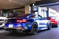 「AMG GT63 S Eパフォーマンス クーペ」は、フロントに4リッターV8ツインターボエンジンを、リアに電動モーターと高性能バッテリーを搭載した、AMG GTクーペ初のプラグインハイブリッドモデルだ。