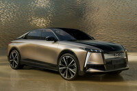 DSの新型電気自動車「N°8」。ブランドの新しいデザイン言語を具現した、次世代のフラッグシップモデルだ。